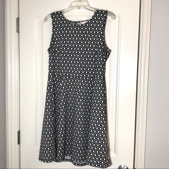 🍃Pick 3/$21- H&M Black and White Fit and Flair Dress  with Back Cut Out Accent - Picture 1 of 5